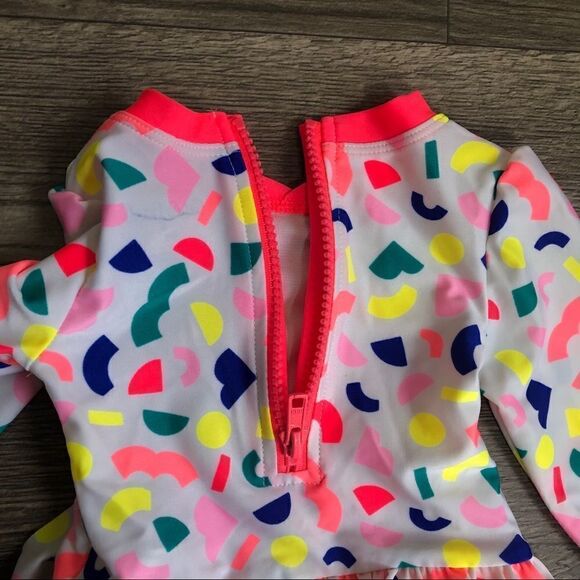 2/$20 Cat & Jack Retro Pattern Long Sleeve 1 piece - Picture 6 of 8